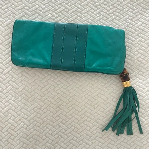 Gucci Green Leather Bamboo Detail Tassel Lucy Fold Over Clutch - Picture 4 of 8